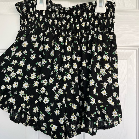 wild fable Pants - Wild Fable Black floral print flowy shorts